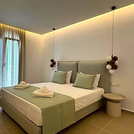 Theofanis فندق