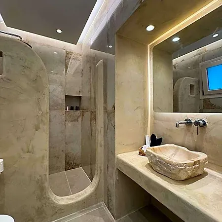 Theofanis Hotel *